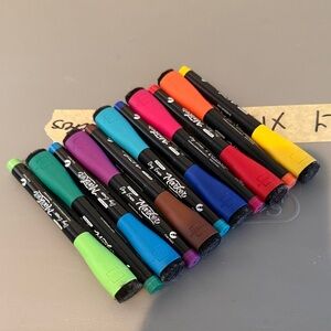 Colorful Magnetic Dry Erase Markers Set